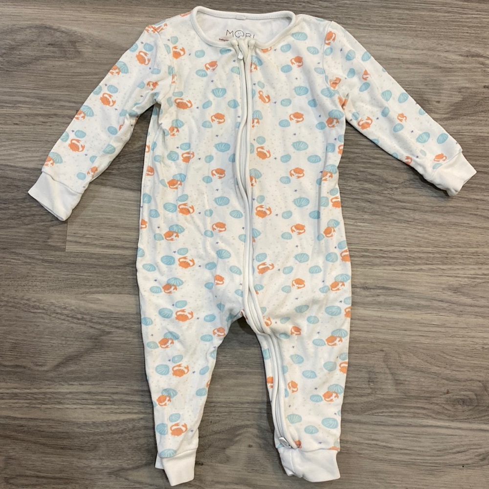 MORI pajamas in a crab print 🦀
